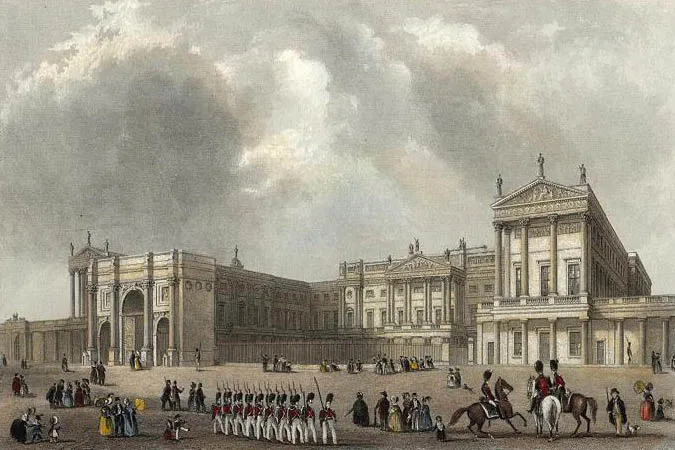 Gravure de 1837 : la façade de Buckingham Palace avec l'arche de marbre, promeneurs et cavaliers au premier plan