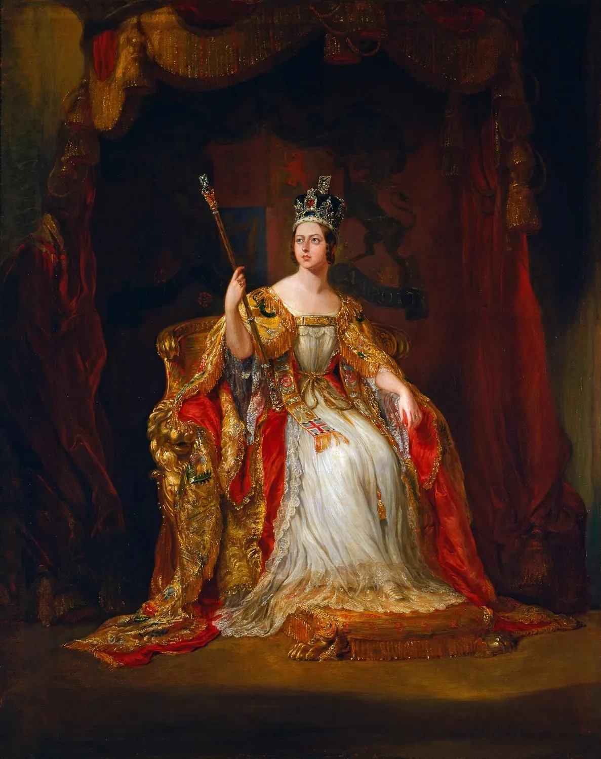 Portrait de la jeune reine Victoria le jour de son sacre, couronnée, le sceptre à la main, assise sur le trône en manteau d'hermine et de velours rouge
